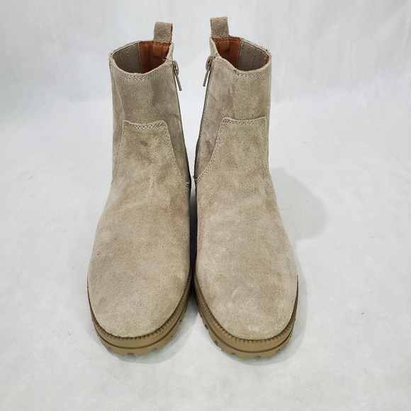 EUC Lucky Brand Hazyl Bootie 7.5 M GENUINE LEATHER Lug Chelsea Suede - Picture 2 of 9